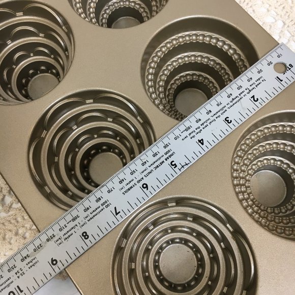 NORDIC WARE Tiered Cakelet Pan-6 Cup EUC - Picture 9 of 11